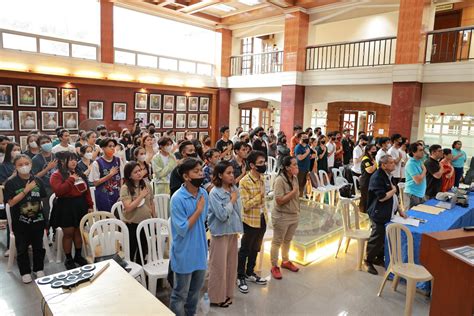 ILANG MGA HIGH SCHOOL STUDENTS SA LUNGSOD NG .